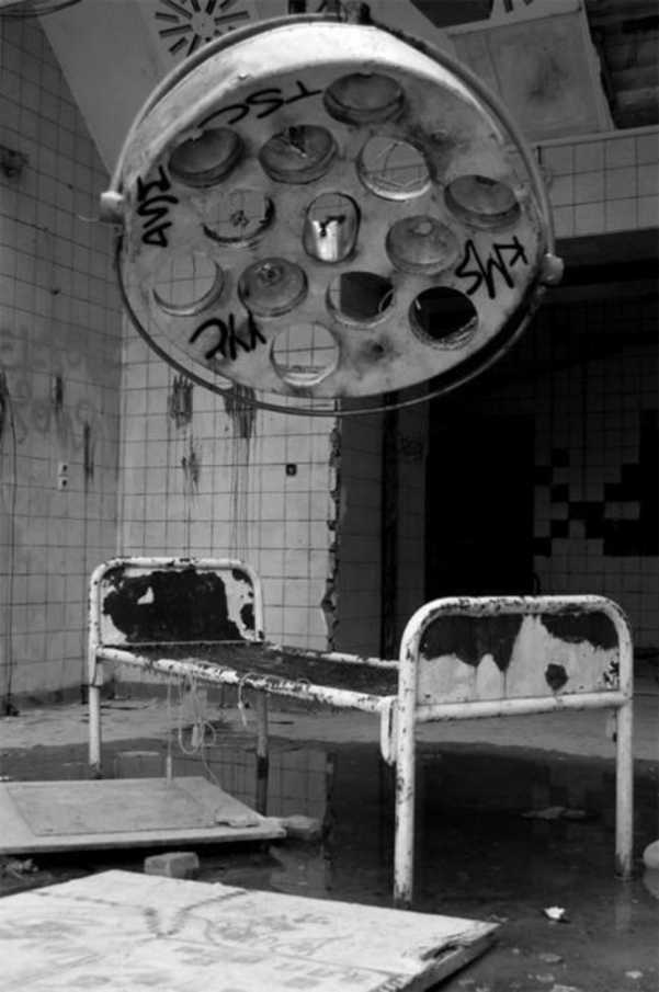 Abandoned-Places-In-The-World-Hospital-bed-–-Chernobyl-Ukraine
