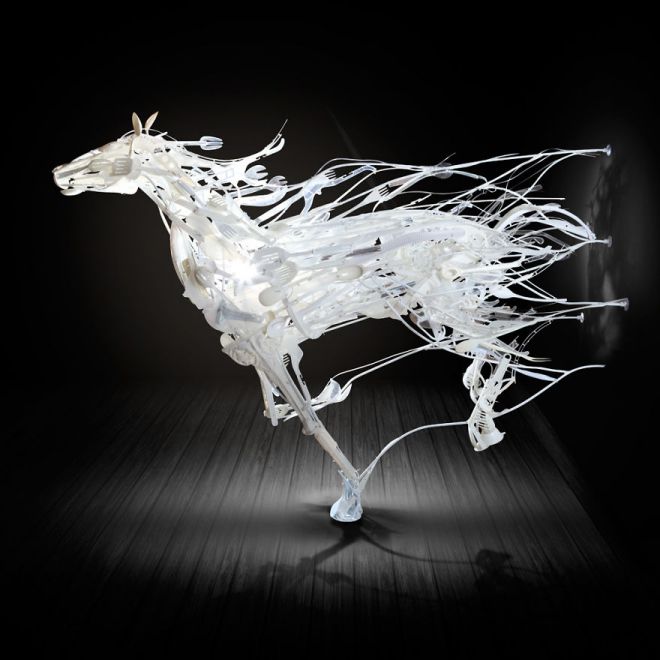Sayaka-Ganz-Recycled-Art-Horse-in-motion
