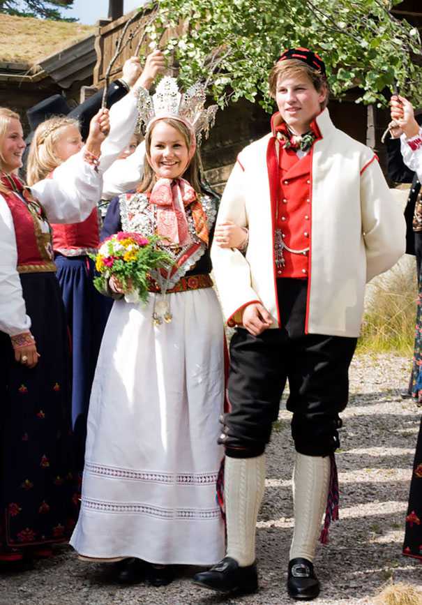 Traditional-Wedding-Attire-Around-The-World-Norway
