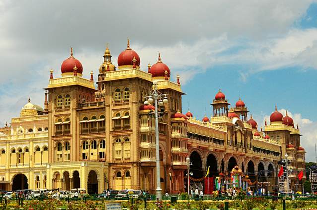 Historical-Places-In-India-mysore-palace-1