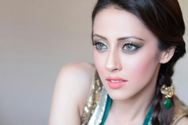 Beautiful-Pakistani-Actress-Ainy-Jaffri