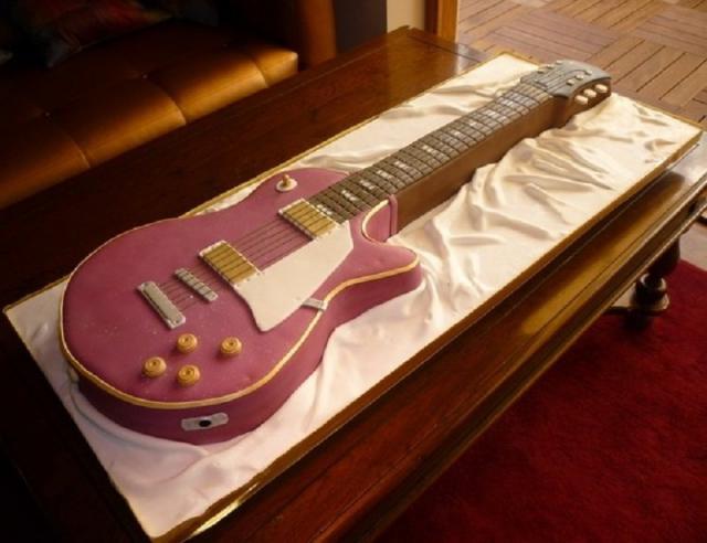 Guitar-Made-From-Chocolate