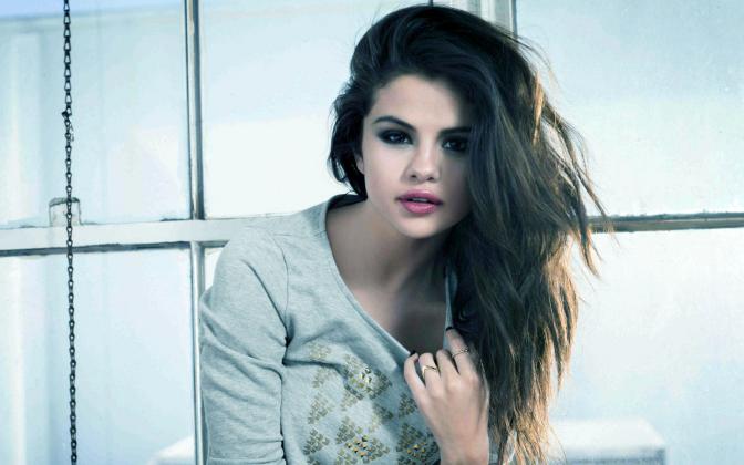 Hot-American-Actress-Selena-Gomez