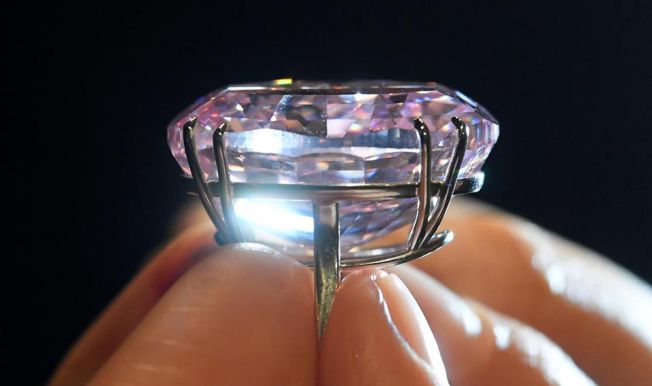 Pink-Star-Diamond-60-Million-USD