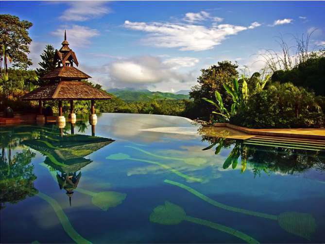 Infinity-Pool-at-Golden-Triangle-курорт-Таиланд
